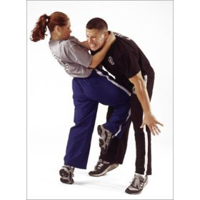 Woman kneeing man